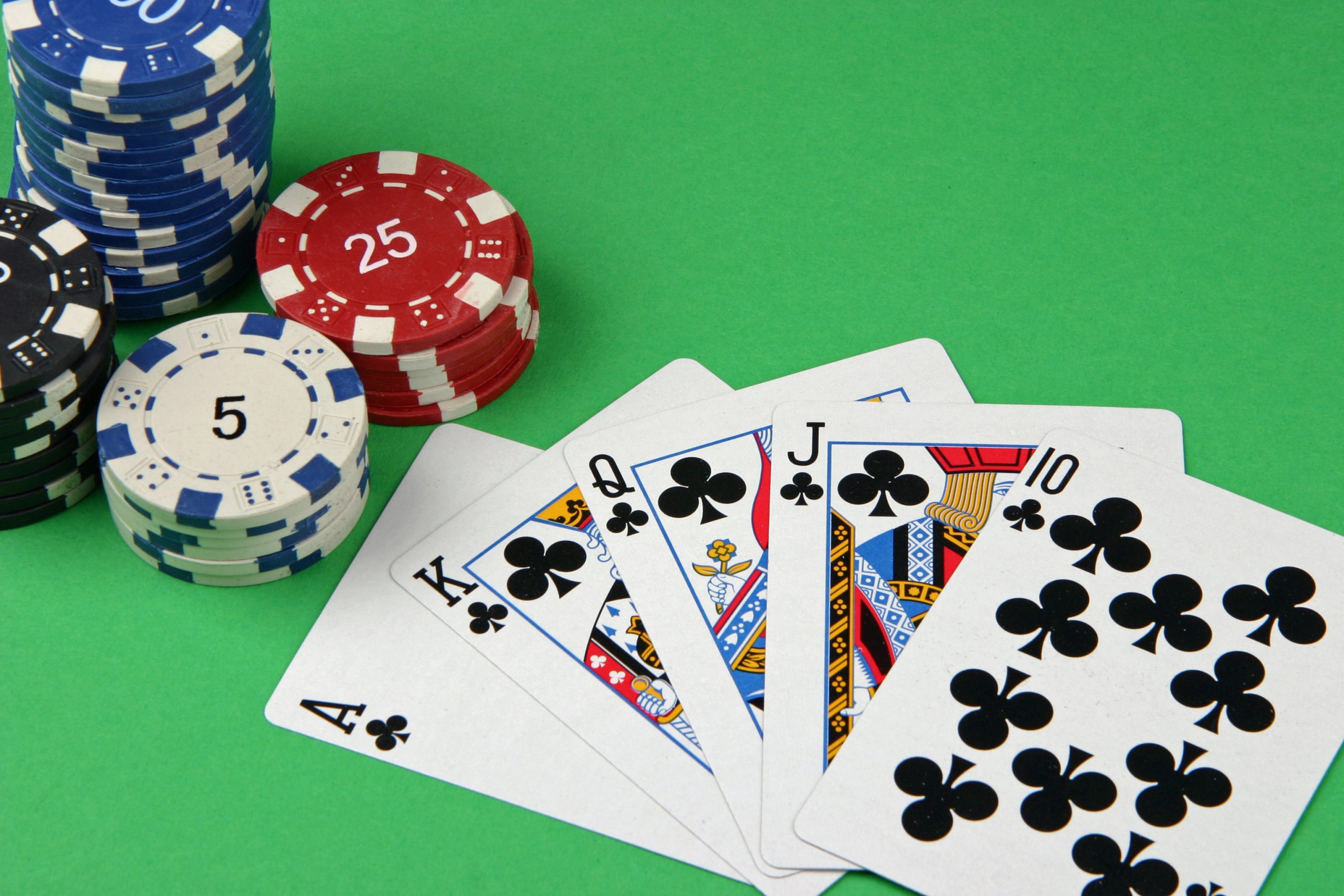 How A Person Can Become Expert In Playing Poker Game?