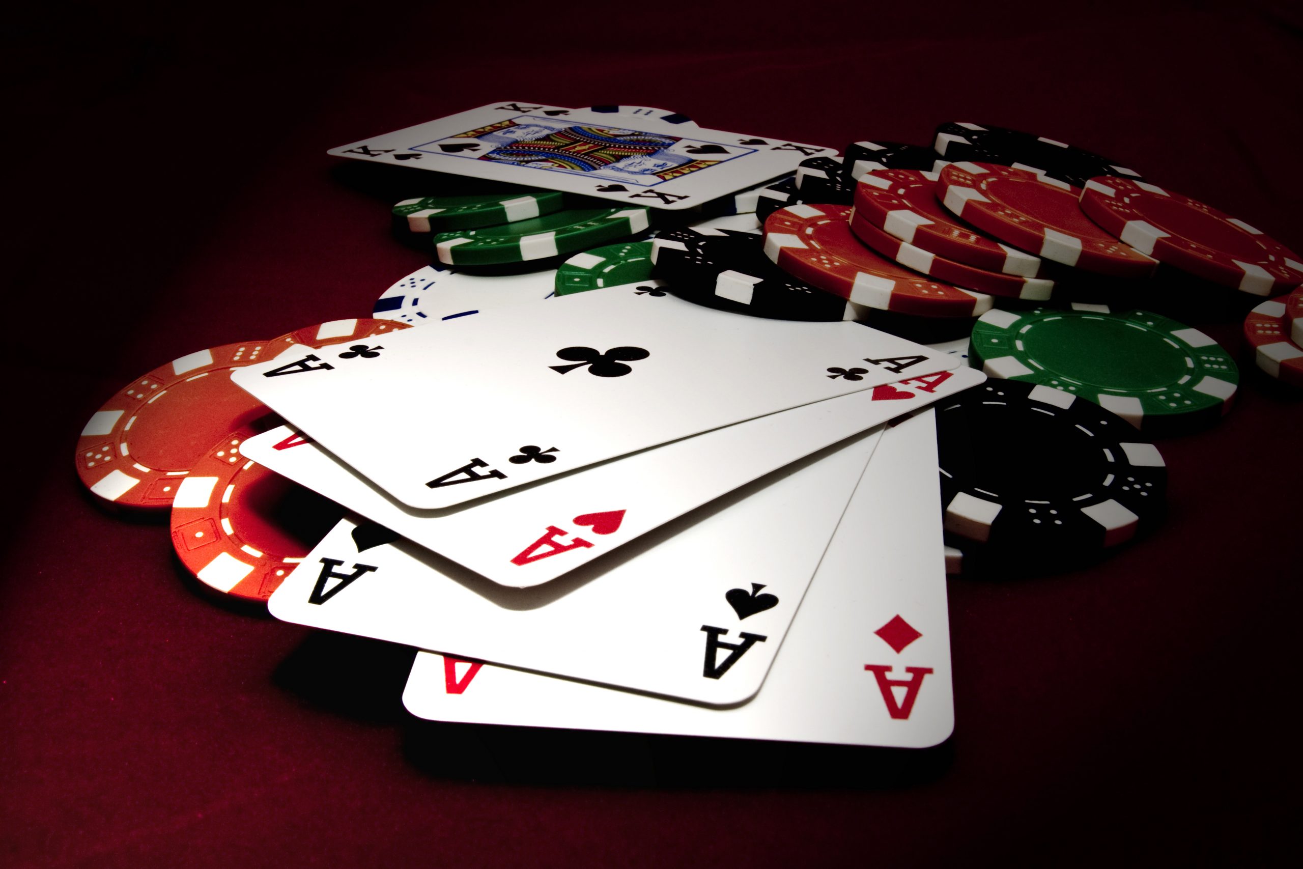 The Pros And Cons Of Playing On Facebook Poker